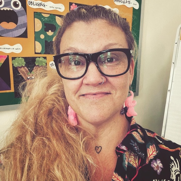 Meet your Posher, Katherine - Picture 2 of 2